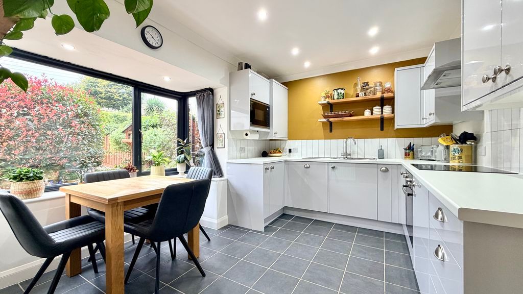 Property photo 2 of 17 Kitchen/Breakfast Room