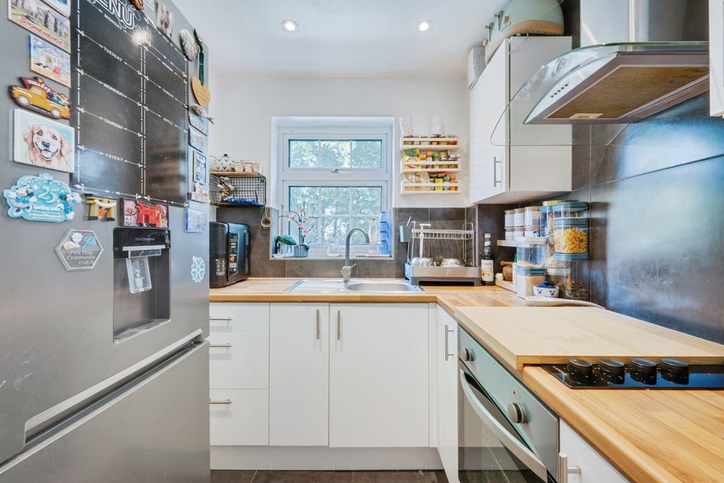 Property photo 2 of 12 Kitchen