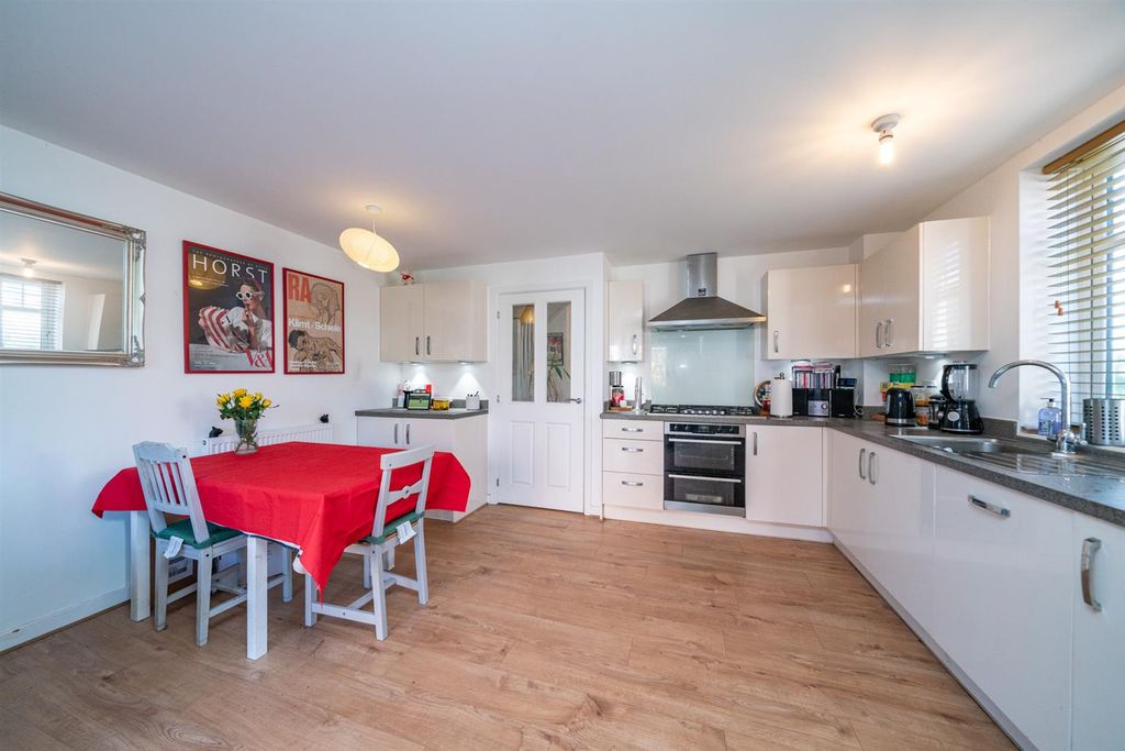 Property photo 2 of 17 33-Burgundy-Drive-04166.Jpg