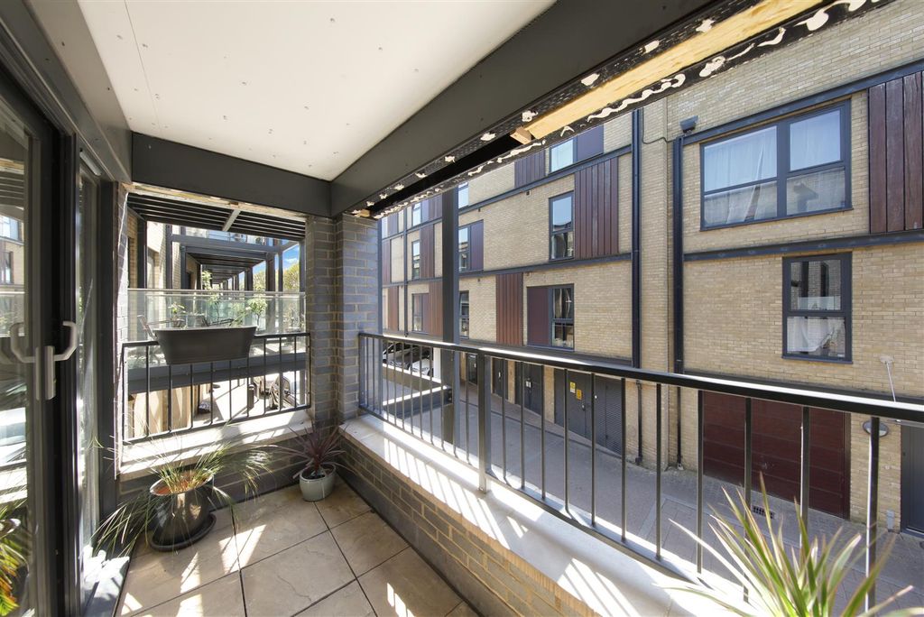 Property photo 3 of 15 39 Chiltonian Mews - Xougoexrahmolwinilq7.Jpg