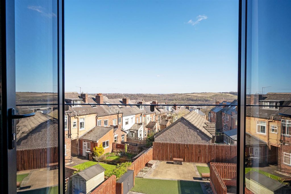 Property photo 2 of 16 Juliet Balcony