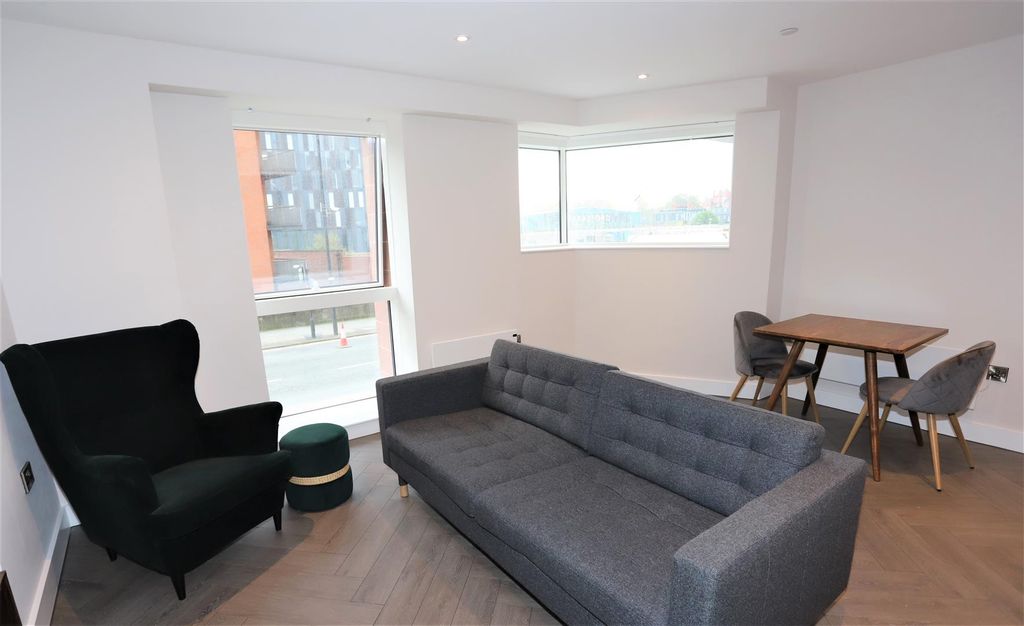 Property photo 2 of 8