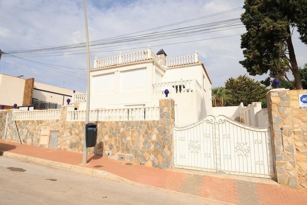 Property photo 1 of 32