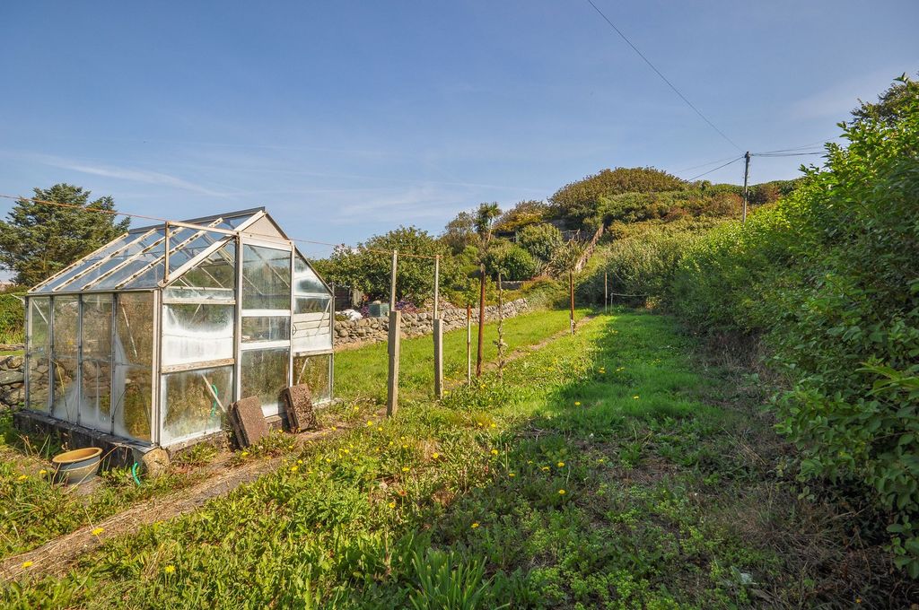 Property photo 2 of 25