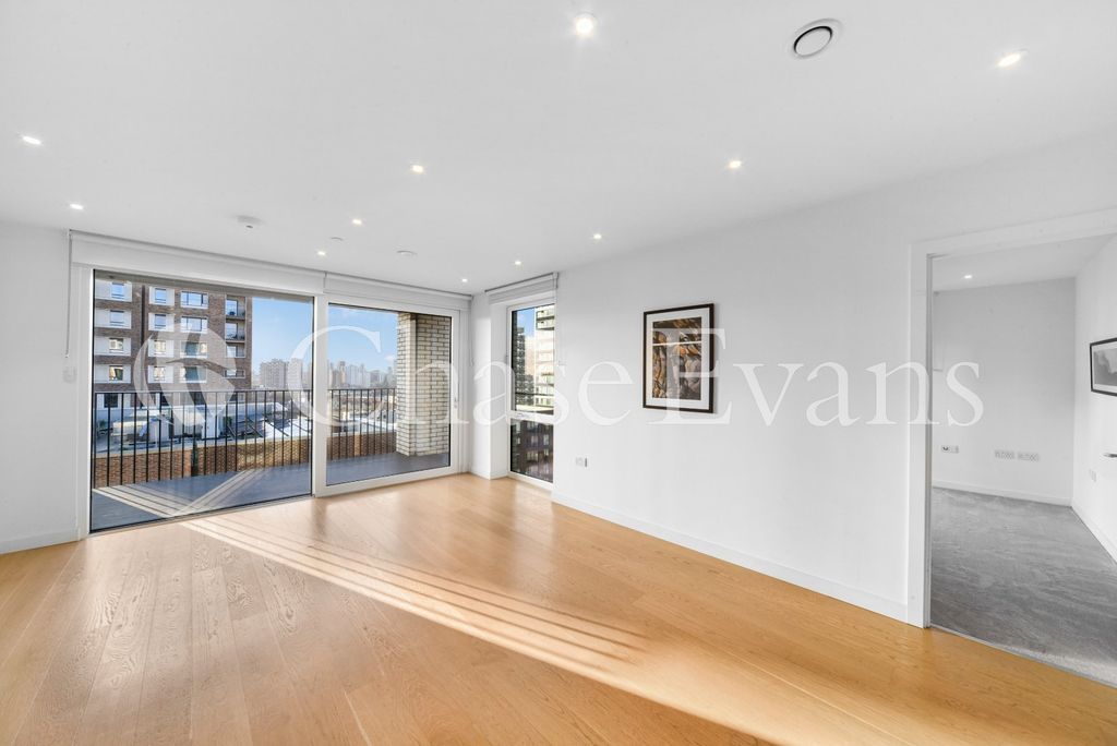 Property photo 3 of 15 Living