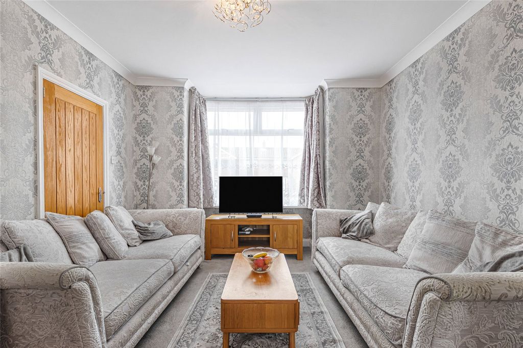 Property photo 2 of 19 Lounge