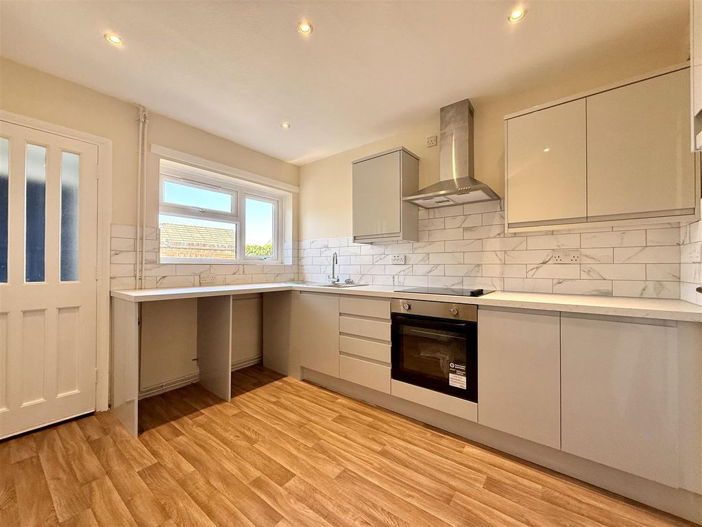 Property photo 2 of 13 2