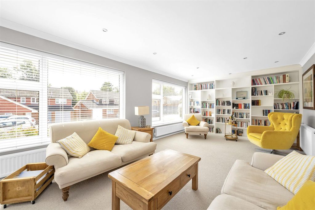 Property photo 3 of 13 23-Broadfields-15.Jpg