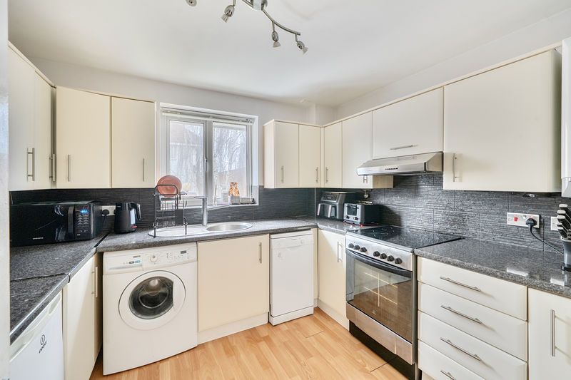 Property photo 3 of 9 Photo 7