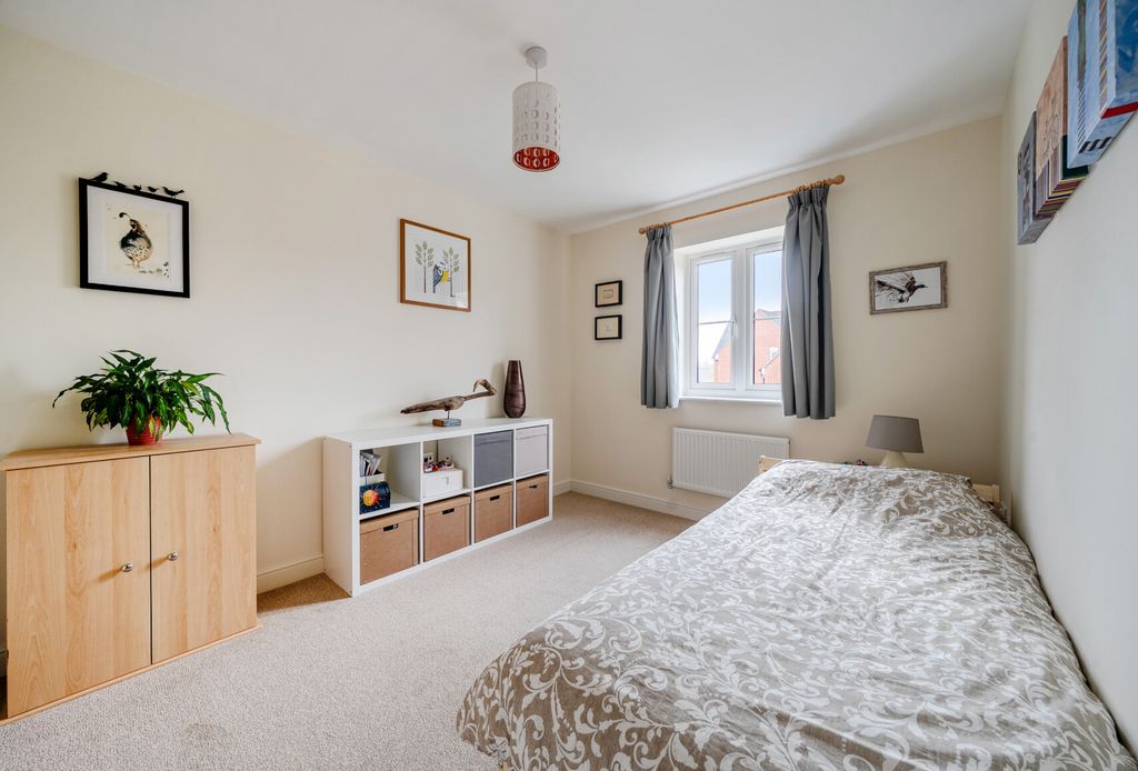 Property photo 2 of 16 1432170-11-69c152...