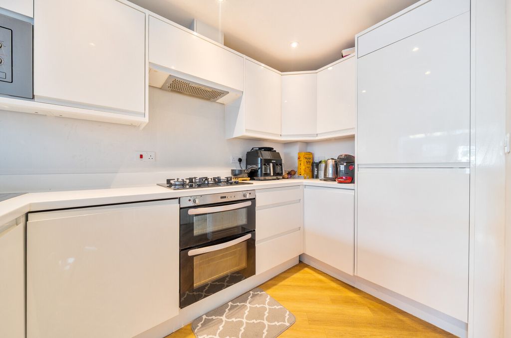 Property photo 2 of 19 1386369-11-69307F...