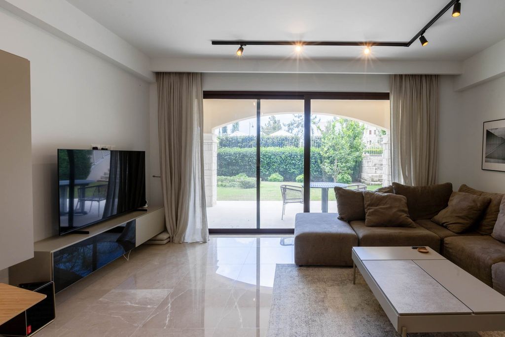 Property photo 2 of 27
