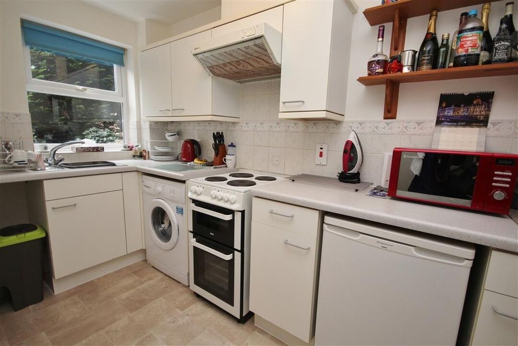 Property photo 3 of 7 Kitchen