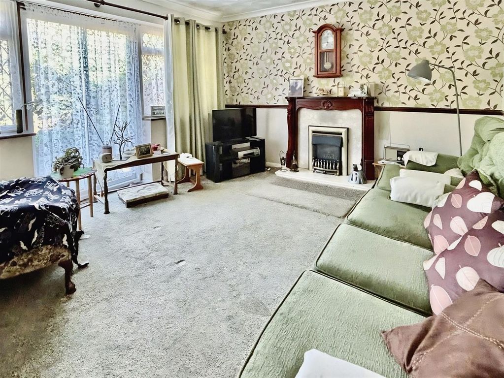 Property photo 2 of 10 Lounge