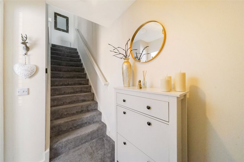 Property photo 2 of 23 Entrance Hall