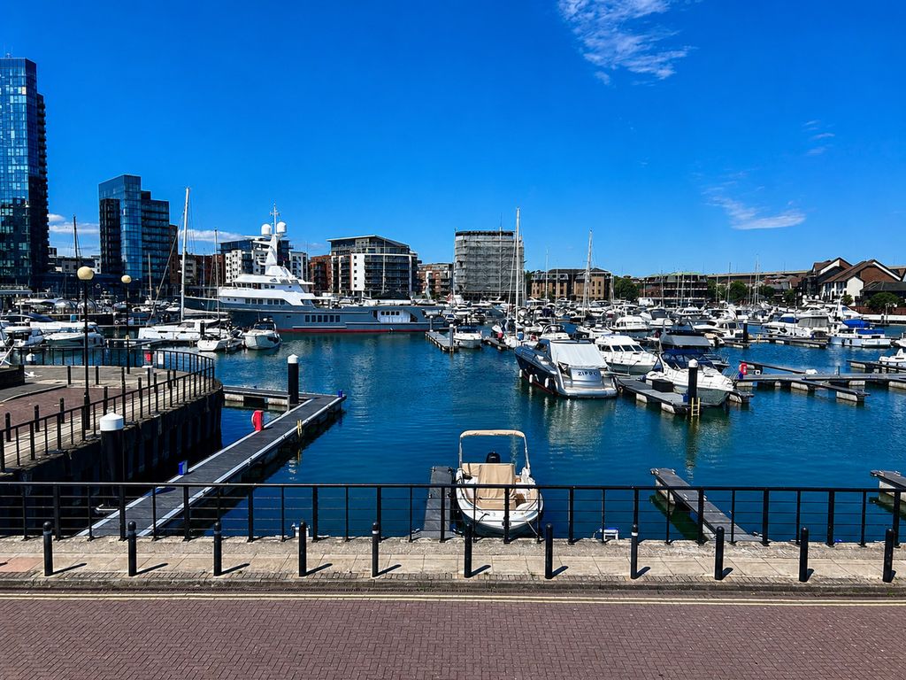 Additional image 3 of 4 bed town house for saleAtlantic Close, Ocean Village, Southampton SO14