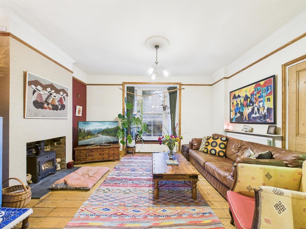 Property photo 2 of 17 Cam02435G0-Pr0069-Still009.Jpg