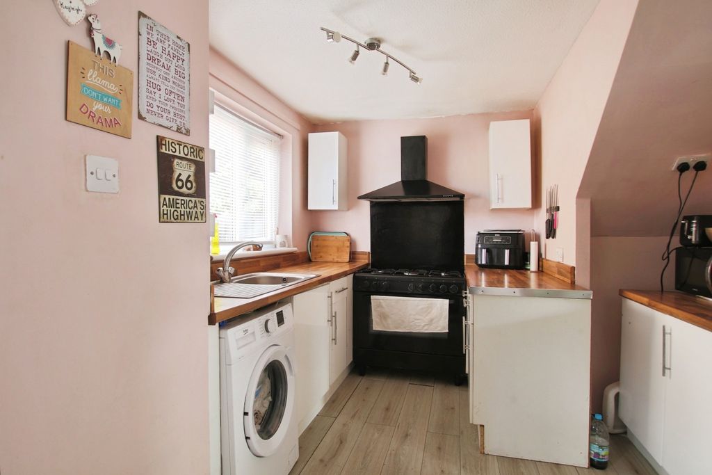 Property photo 2 of 12 4048113