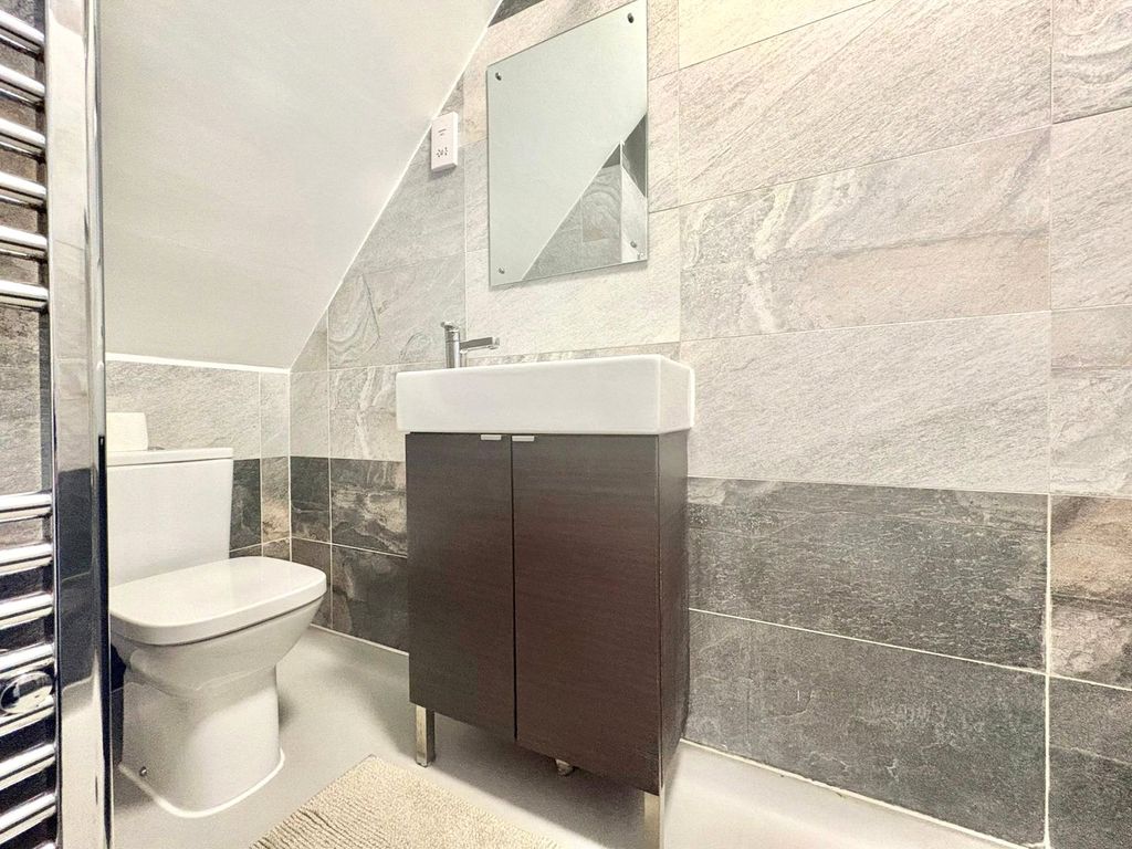 Property photo 3 of 13 Bathroom