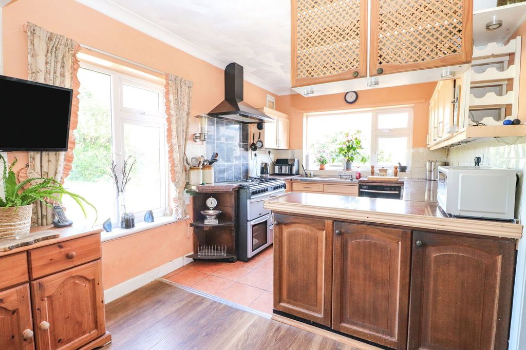 Property photo 3 of 21