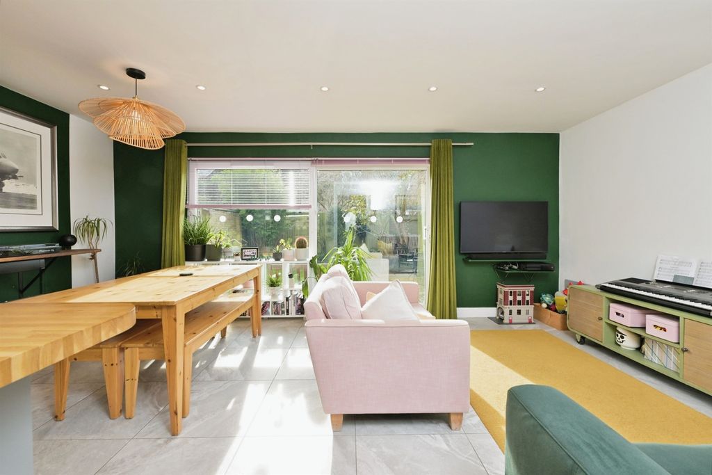 Property photo 3 of 17