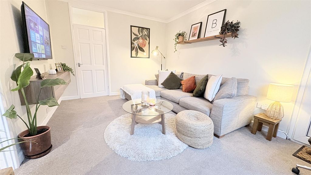 Property photo 2 of 16 Living Room