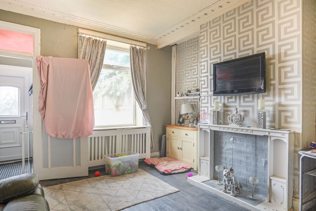 Property photo 2 of 27