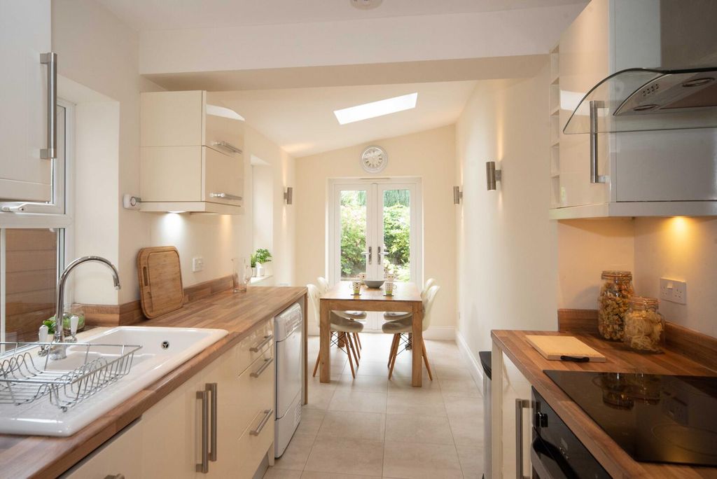 Property photo 3 of 17 Kitchen