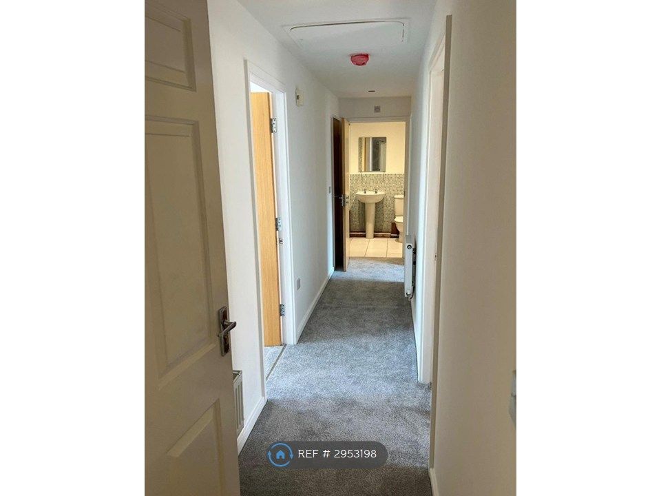 Property photo 2 of 12 Hallway