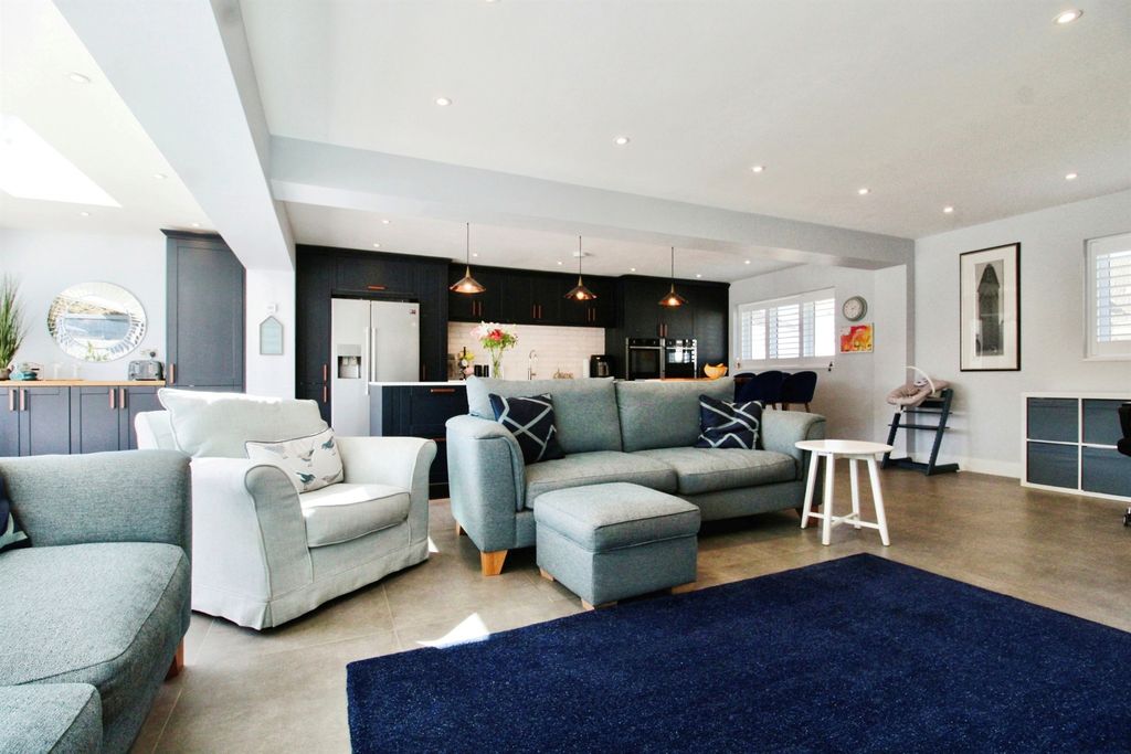 Property photo 3 of 23