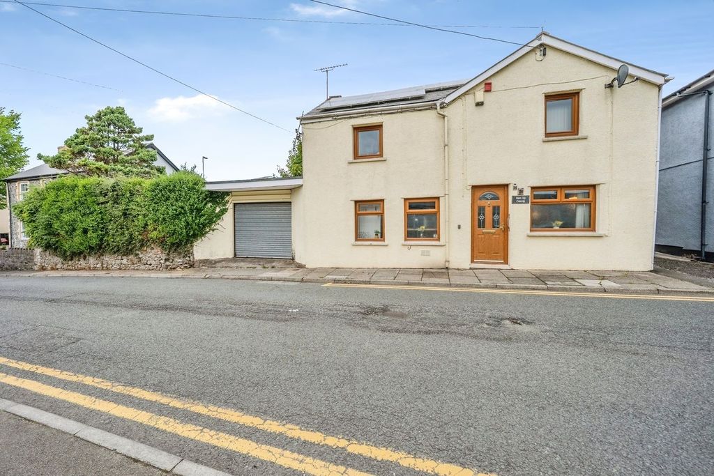 Property photo 1 of 18