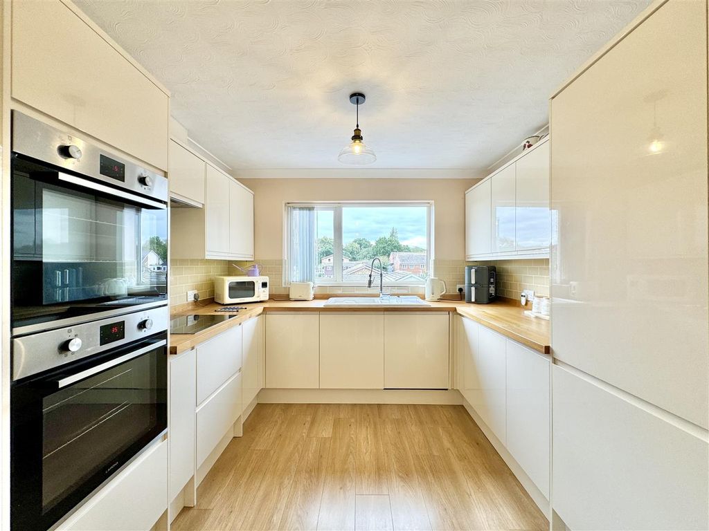 Property photo 3 of 21