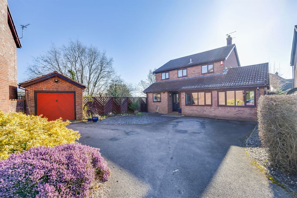 Property photo 2 of 31
