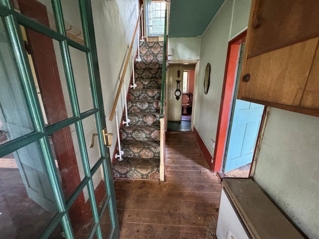 Property photo 2 of 19 Entrance Hall