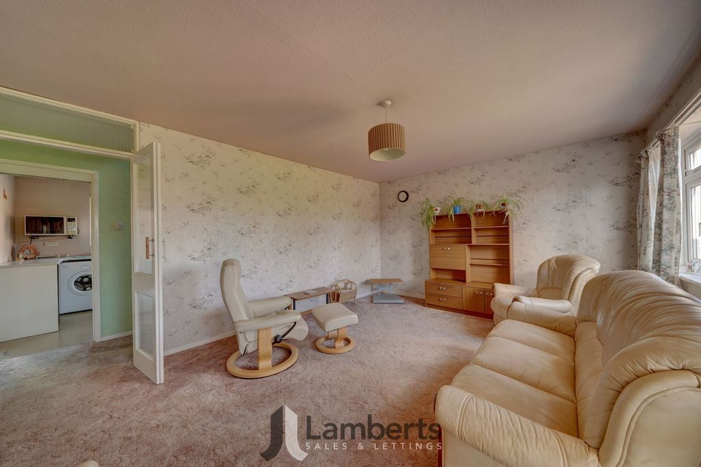 Property photo 2 of 21 Lounge