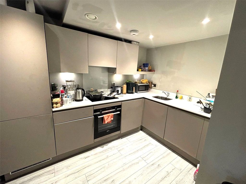 Property photo 3 of 11 Kitchen