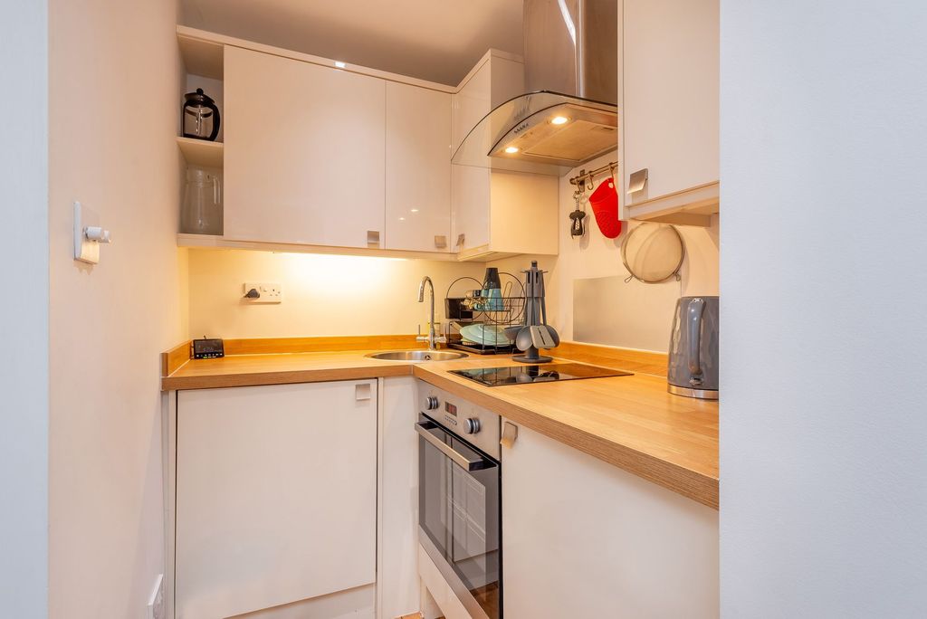 Property photo 3 of 7 Kitchen