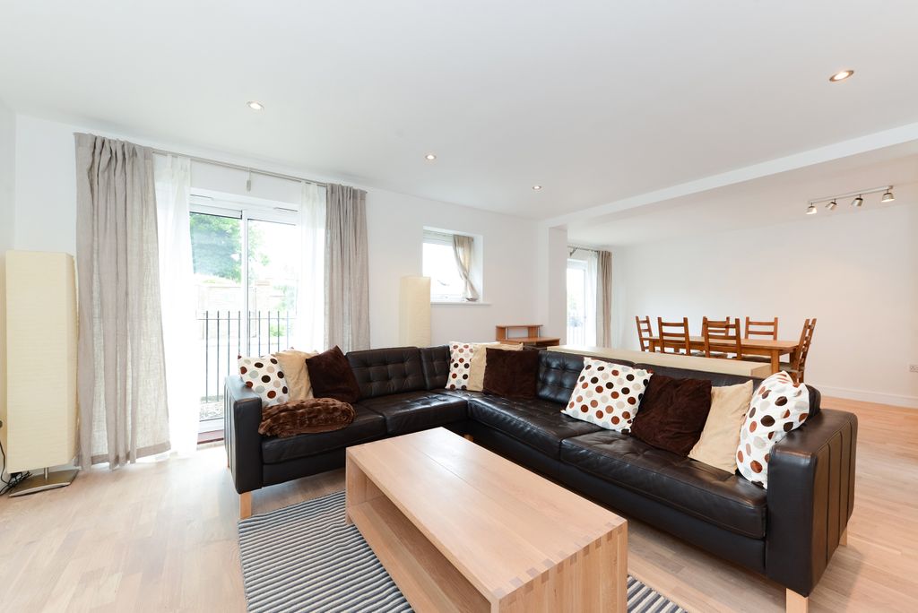 Property photo 2 of 11 Photo 02