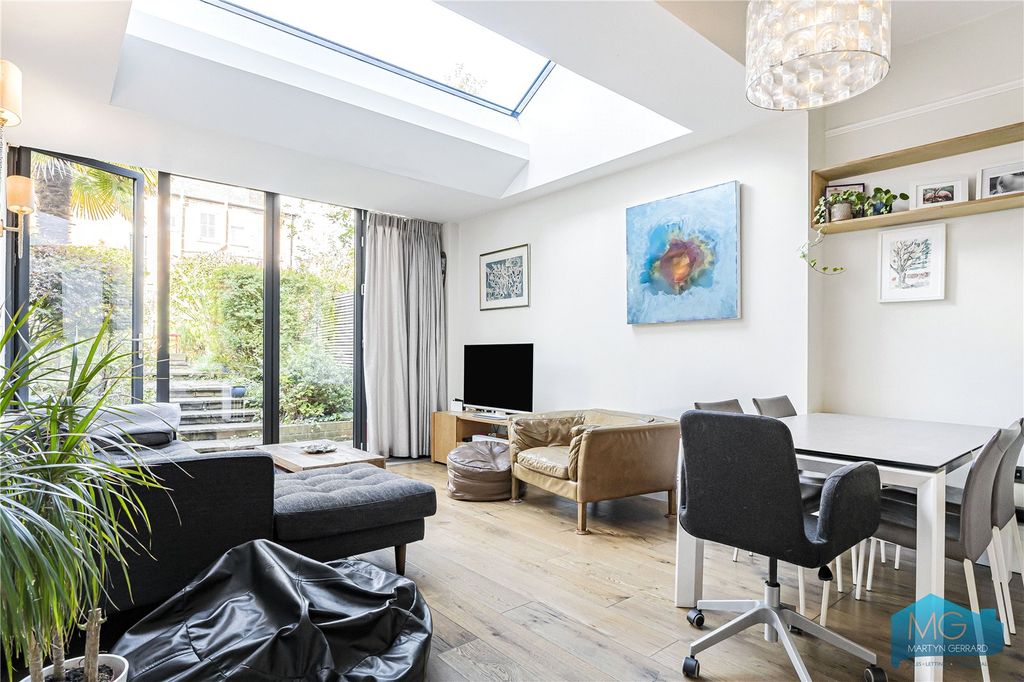 Property photo 2 of 17 Picture No. 21