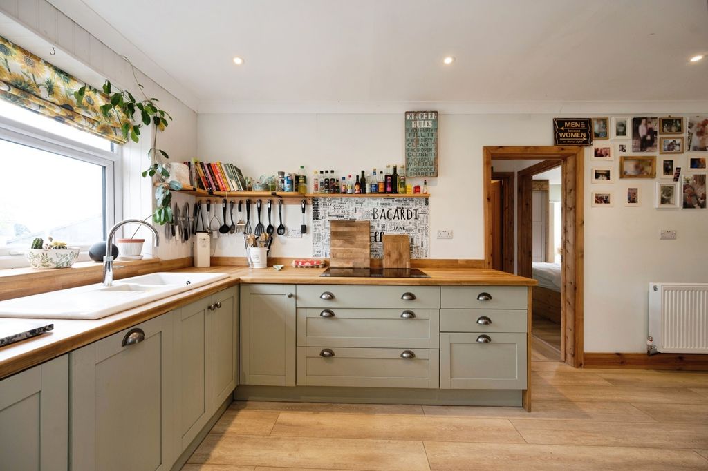 Property photo 3 of 19 Pbox-Img.Jpg