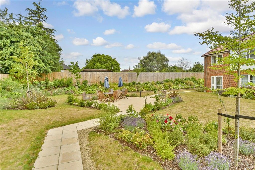 Property photo 1 of 12 Communal Gardens