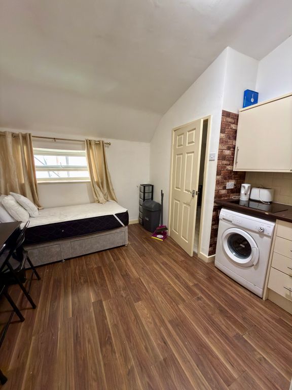 Property photo 1 of 3