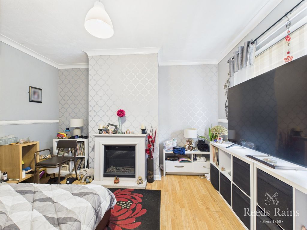 Property photo 2 of 16 Sitting Room