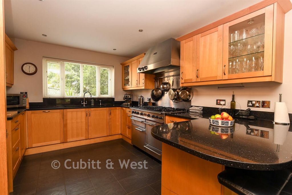 Property photo 3 of 19 Kitchen/Dining Area