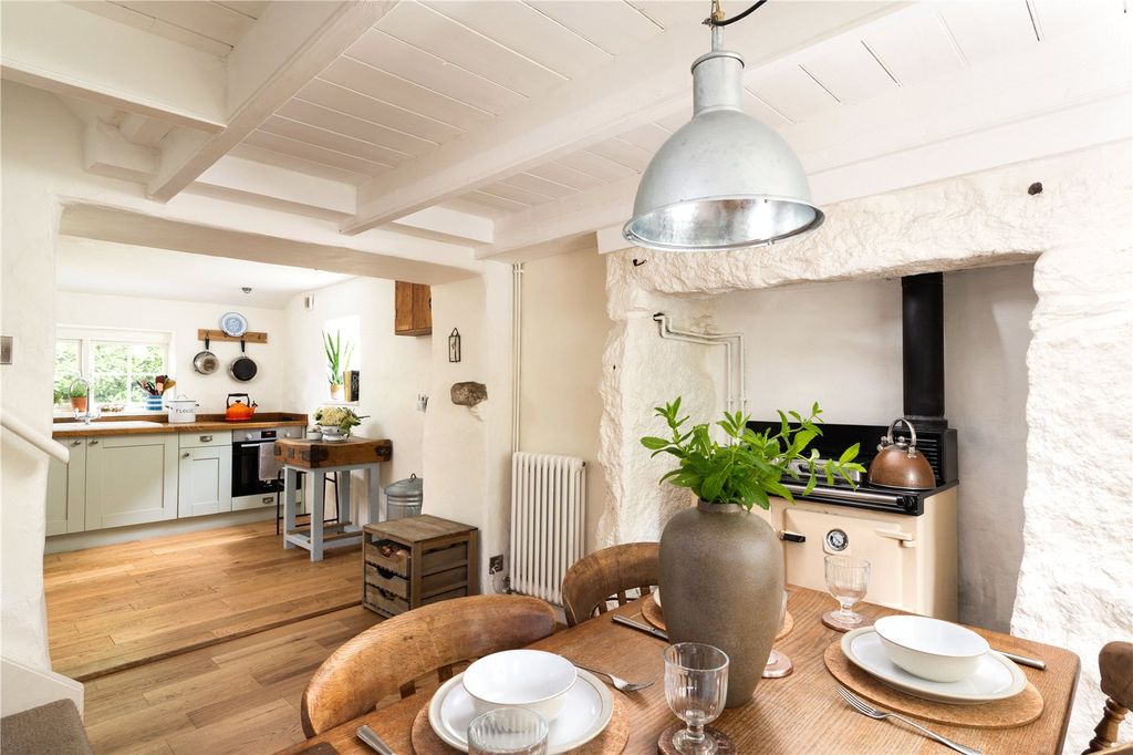 Property photo 3 of 35 Dining / Kitchen