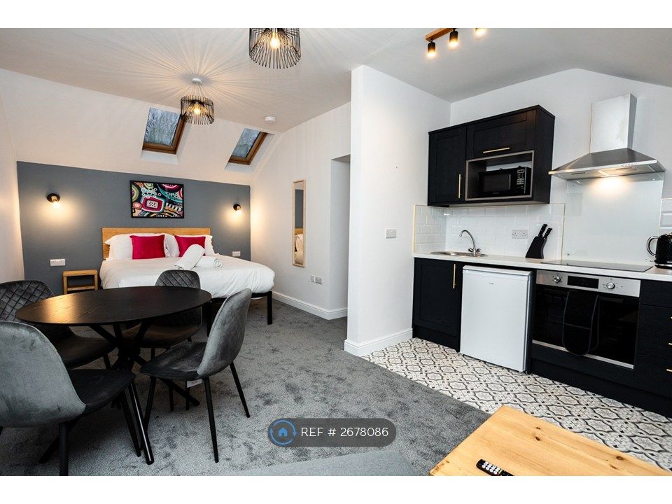 Property photo 1 of 5 Flat 4