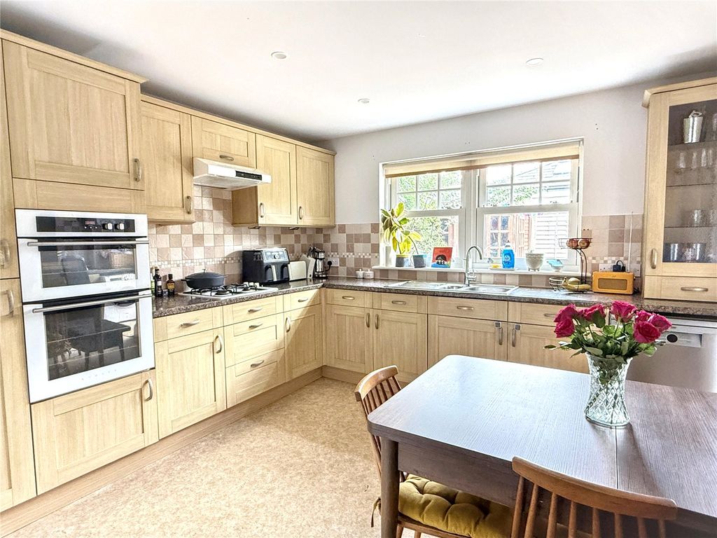 Property photo 2 of 23 Picture No. 18
