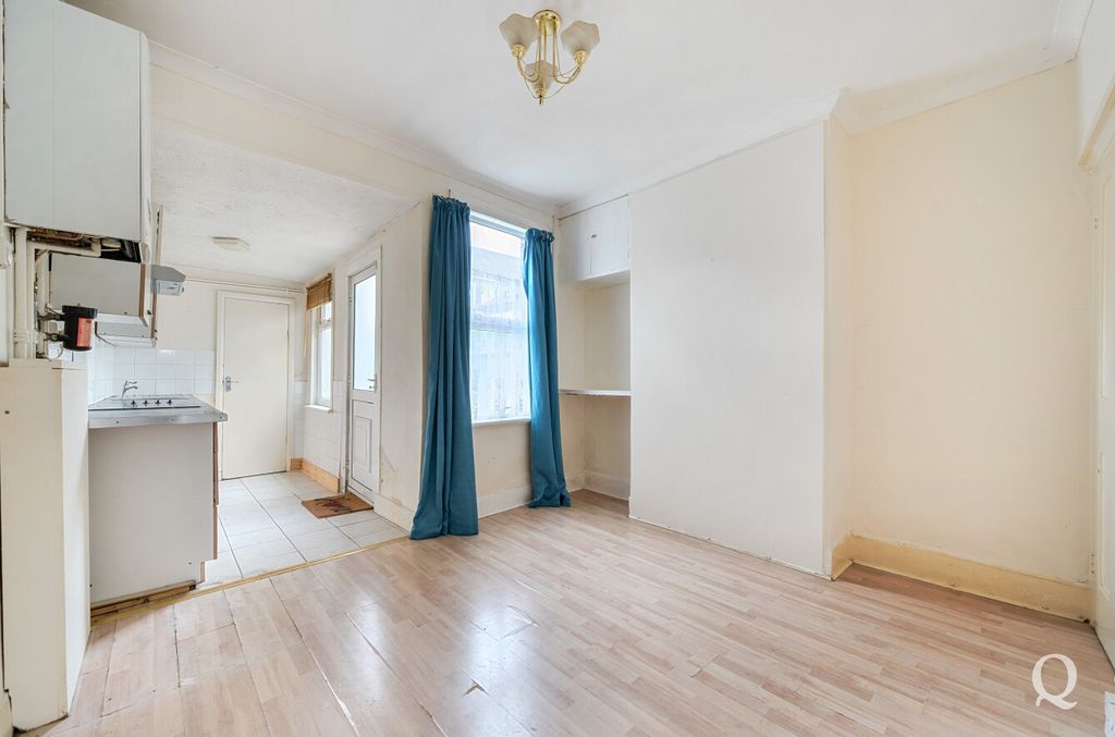Property photo 2 of 21 3B2d1Ab2-35Bf-4F3...