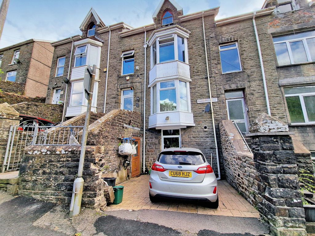 Property photo 1 of 28