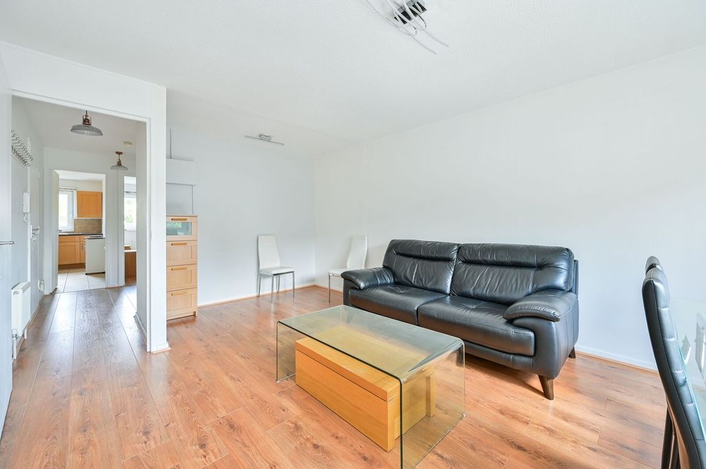 Property photo 2 of 8